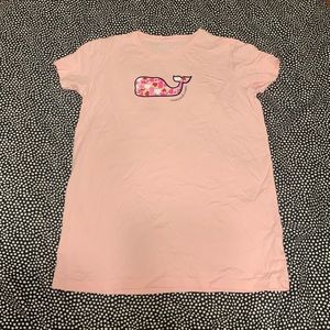 Hollister jeans and vineyard vines tee shirt